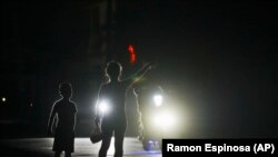Los cortes del servicio eléctrico durante largas horas han provocado protestas entre la población cubana. (AP/Ramon Espinosao/Archivo)