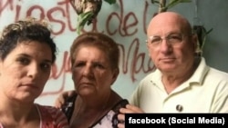 Saily Navarro, Sonia Alvarez Campillo y Félix Navarro
