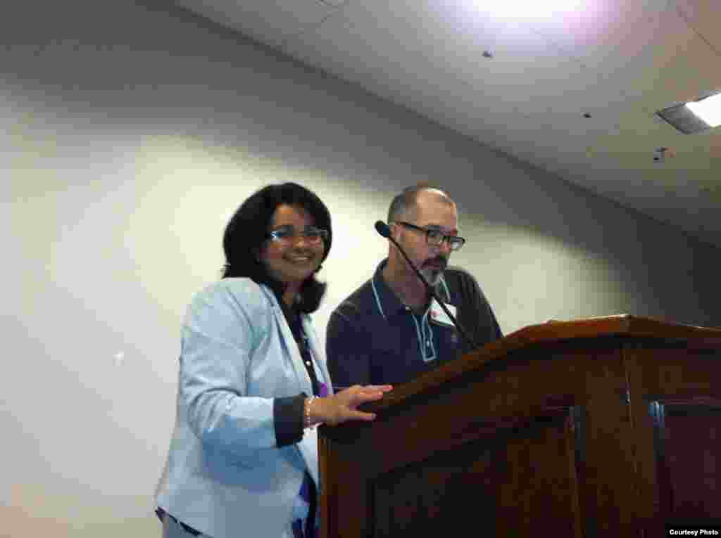 Karina Gálvez y Ted Henken